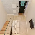 Flh Campo Ourique Chic Mezzanine דירה